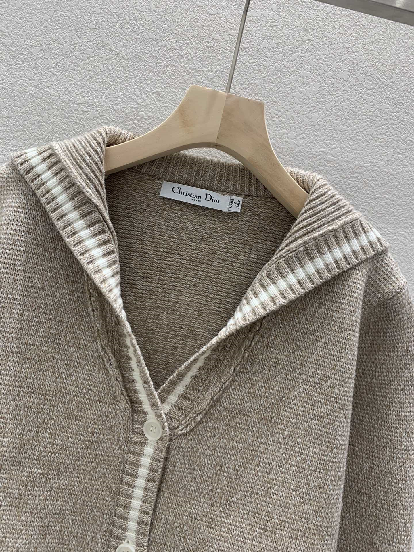 D10r contrast sailor collar cardigan in beige