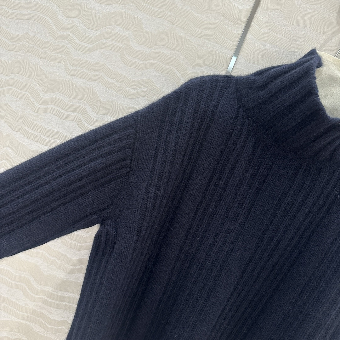 Vanitoo Vitalba Navy Turtleneck Sweater