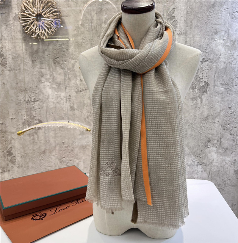 L0r0 P1ana ring velvet scarf