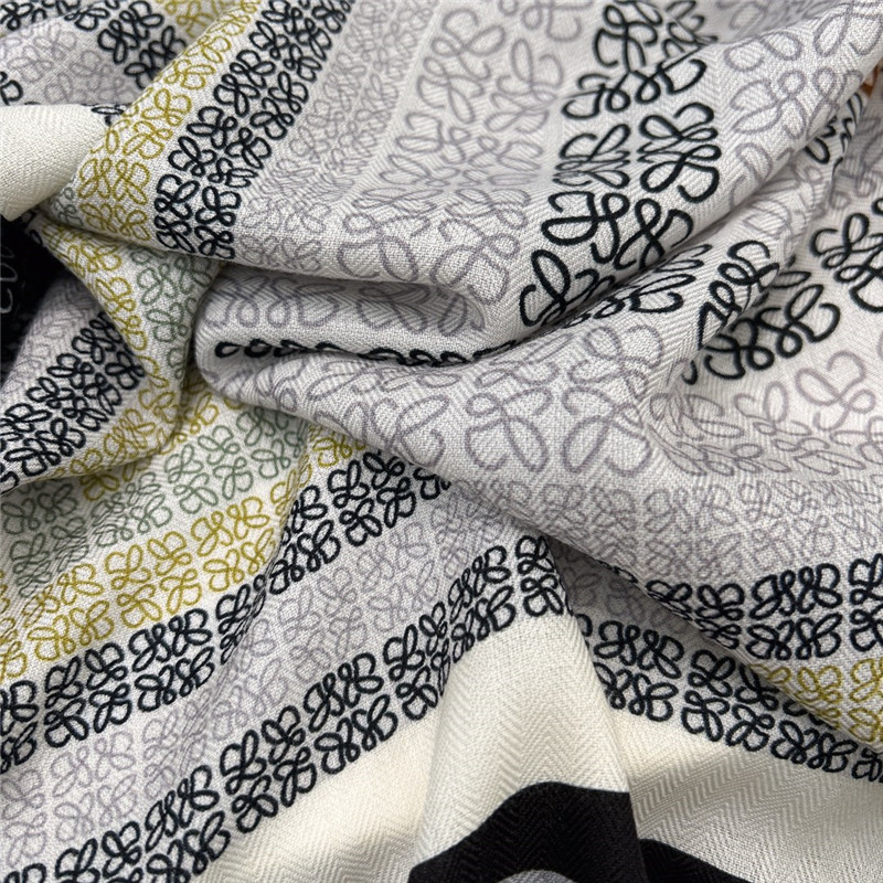 L0ew* line scarf
