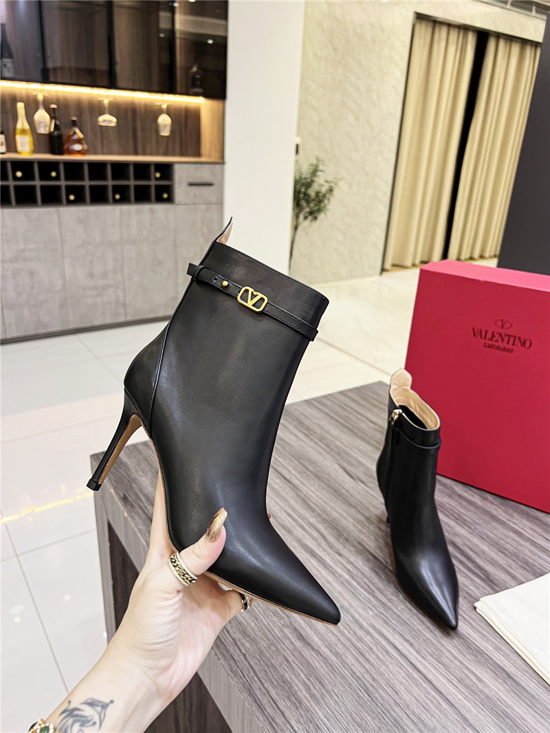 Va1e*ntin0 garavani tan go ankle boots