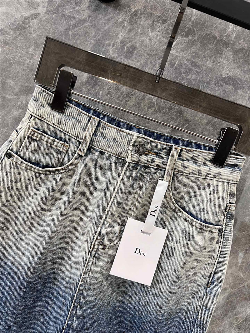 D10r slit skirt