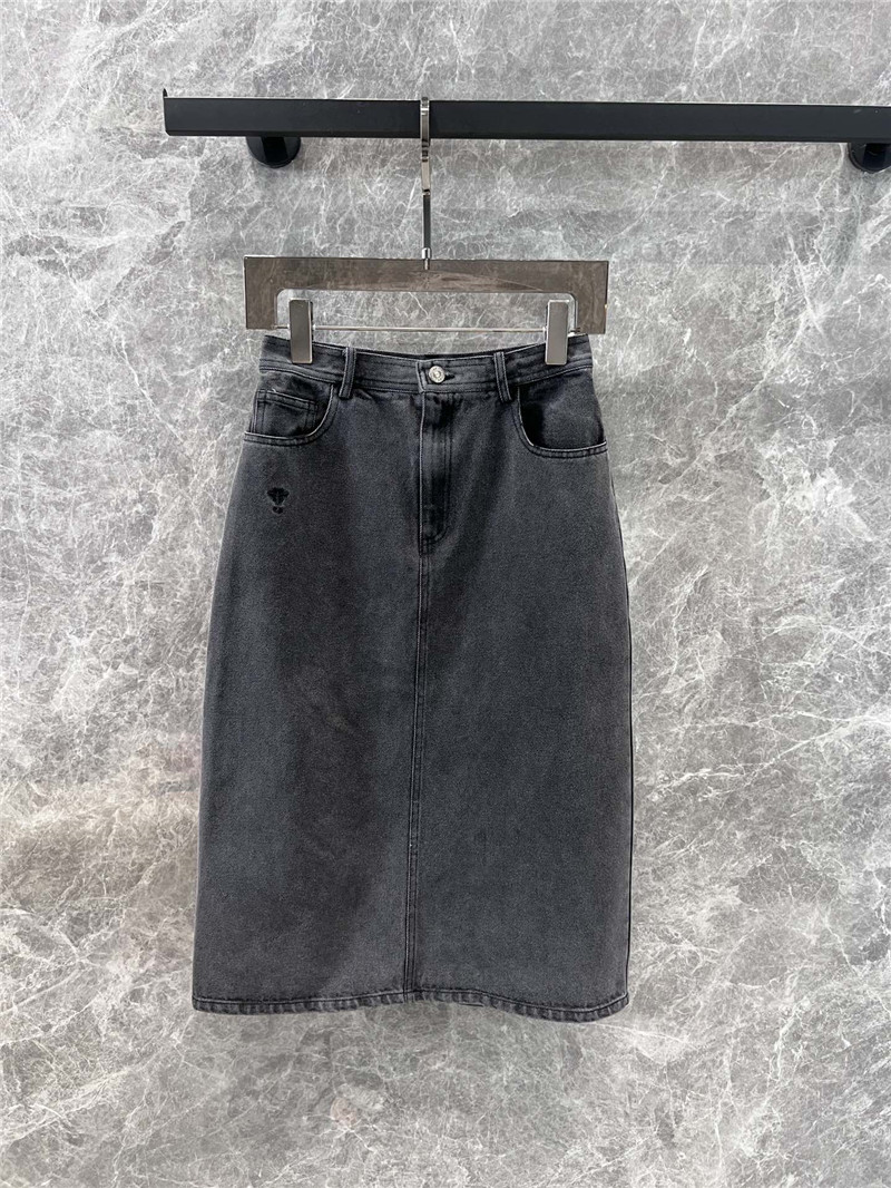D10r slit skirt