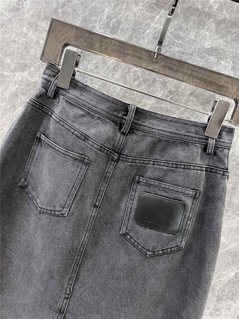 D10r slit skirt