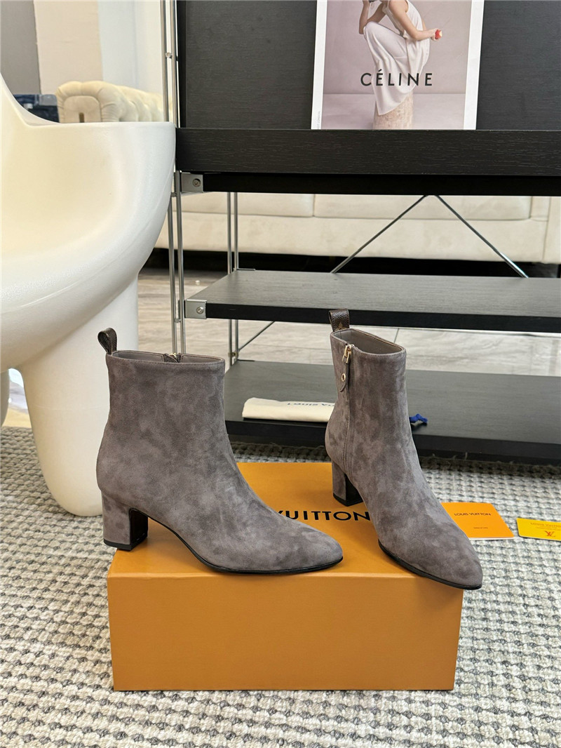 l0vis Vvtt0n lv pointed suede  leather ankle boots
