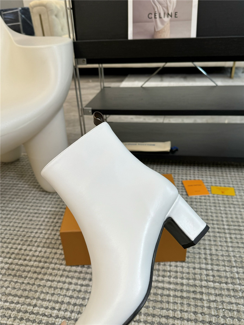 l0vis Vvtt0n lv white pointed ankle boots