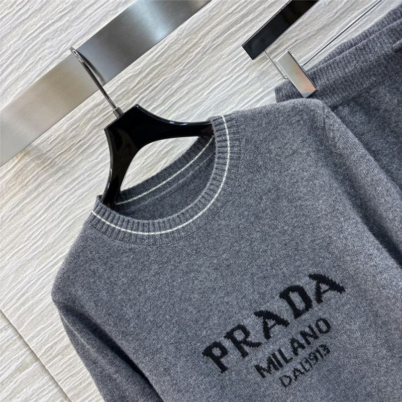 Pra*a knitted suit