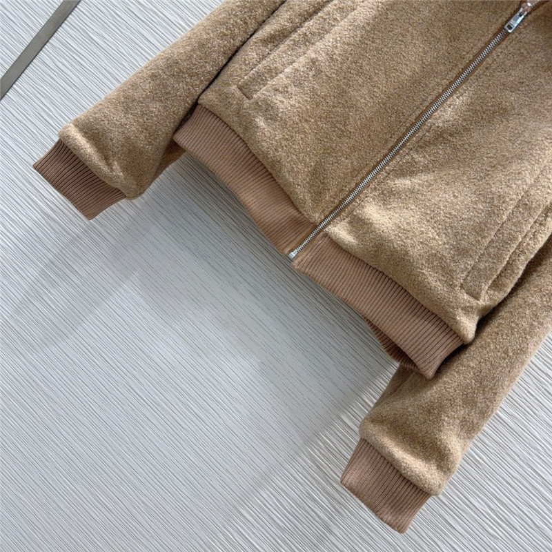 Pra*a trendy suit
