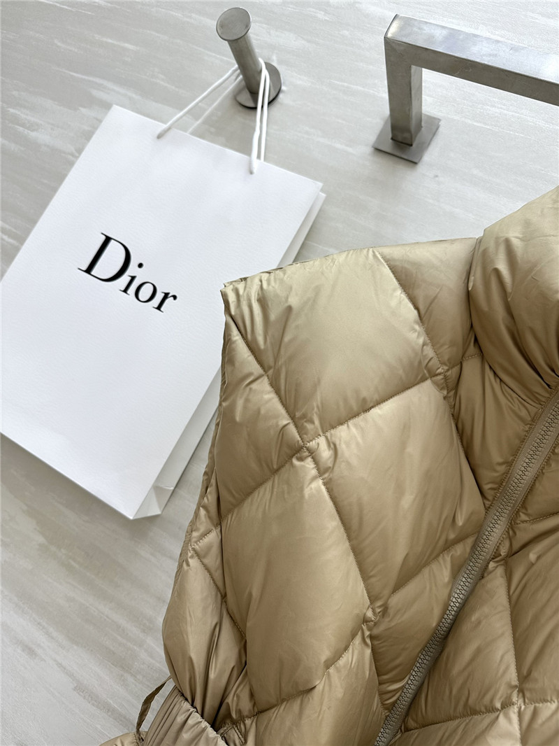 d10r D1am0nd pattern down vest