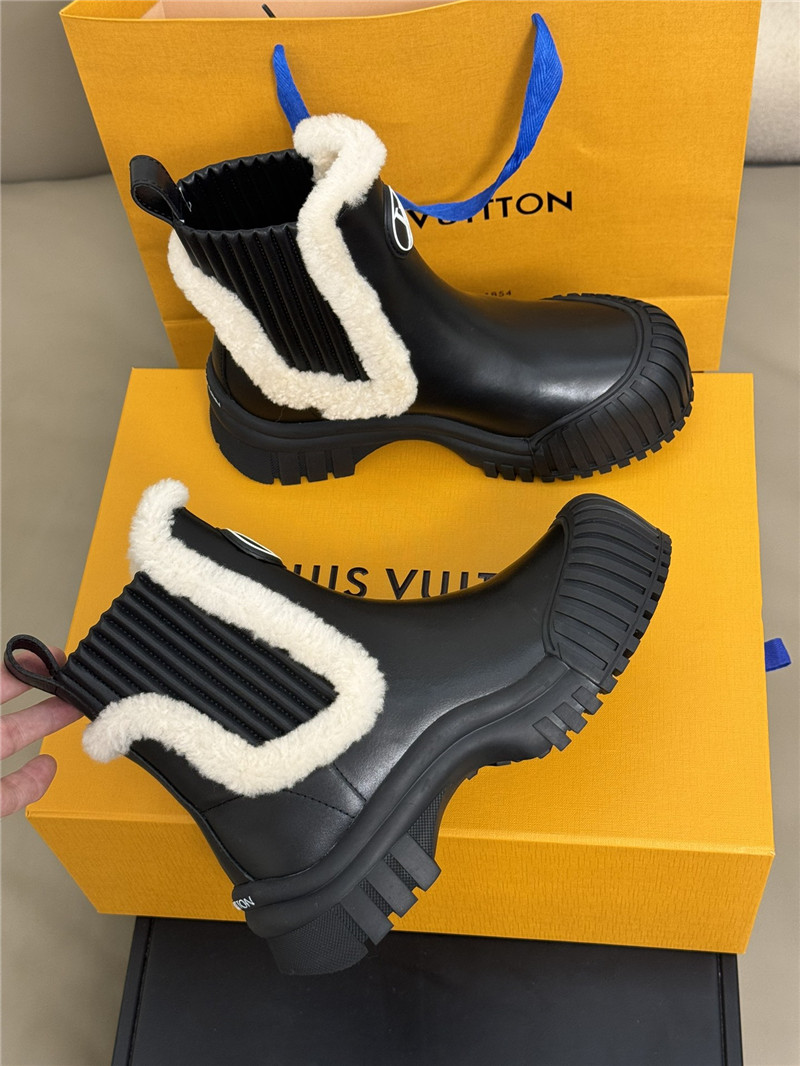 l0vis Vvtt0n ruby flat leather boots in black