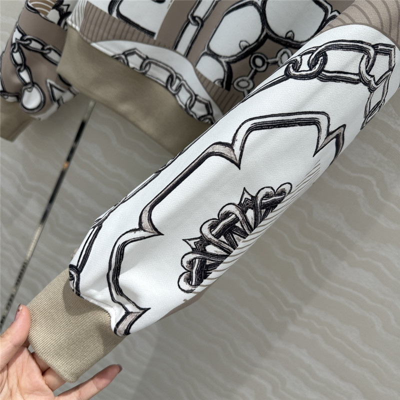 H**me5 tracksuit