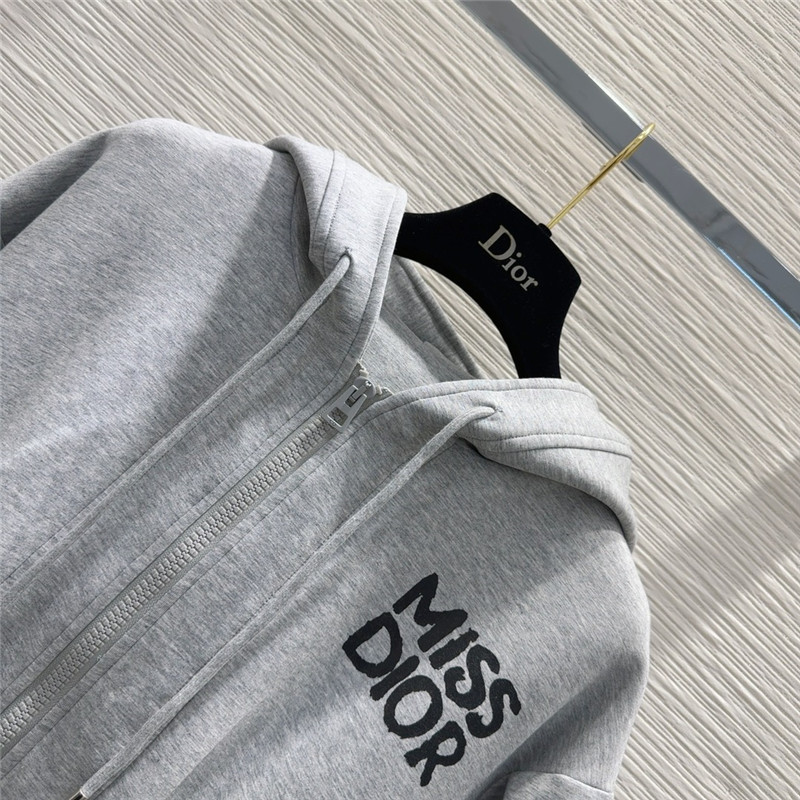 D10r new suit
