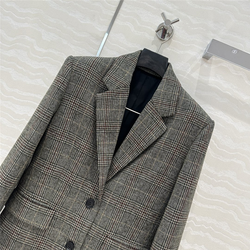 Pra*a british college suit