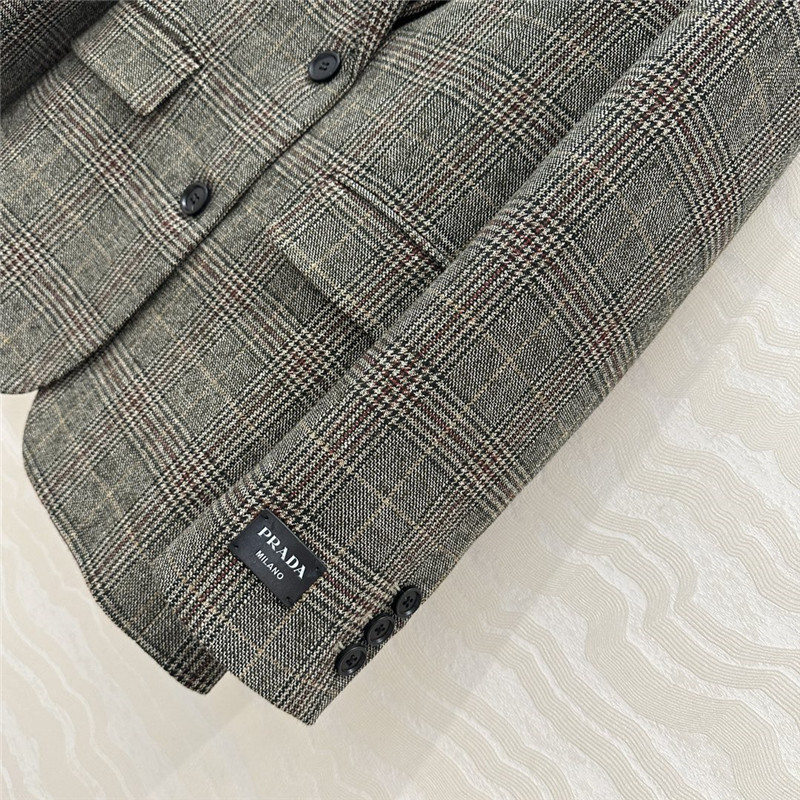 Pra*a british college suit