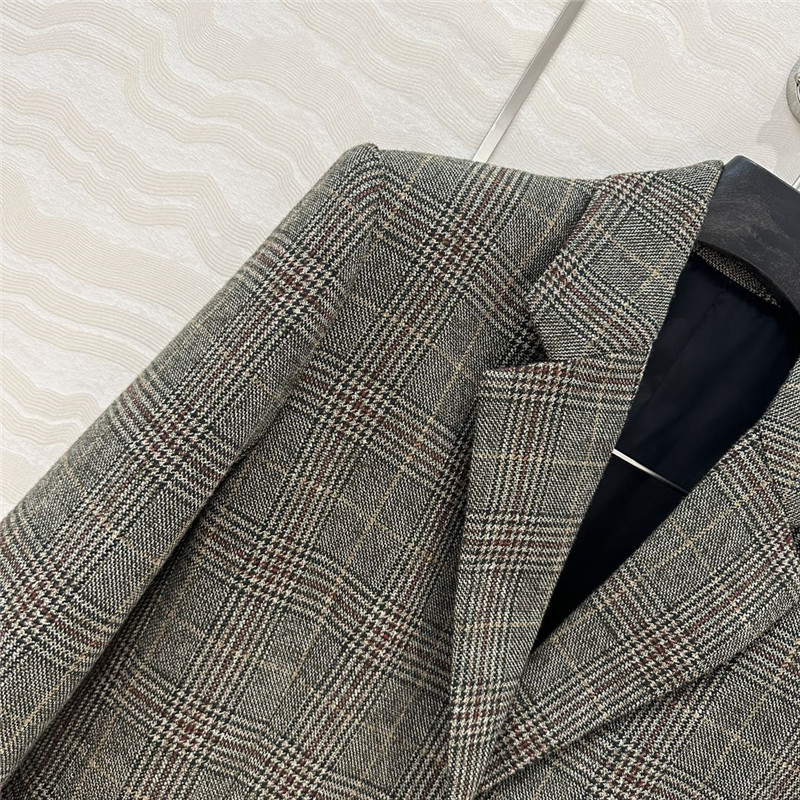 Pra*a british college suit