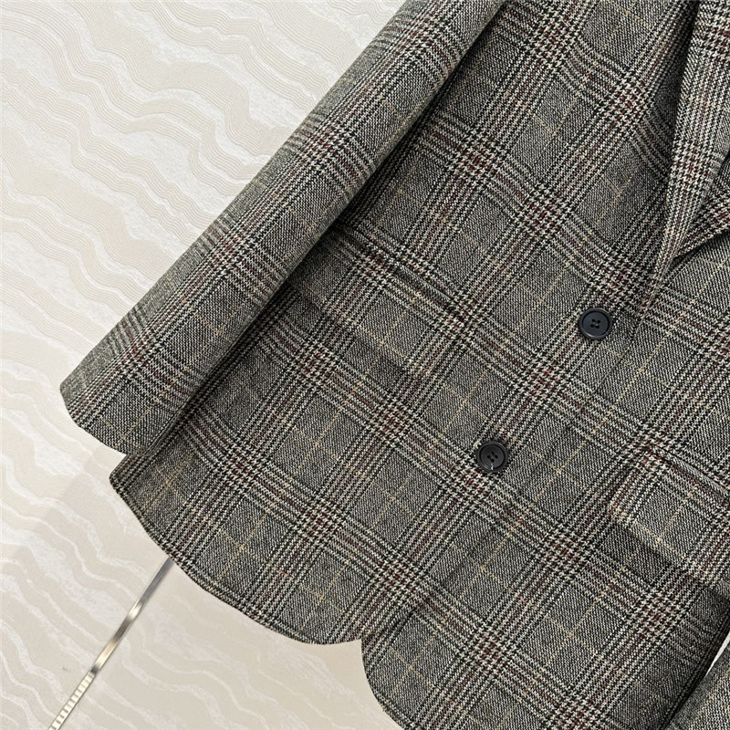 Pra*a british college suit