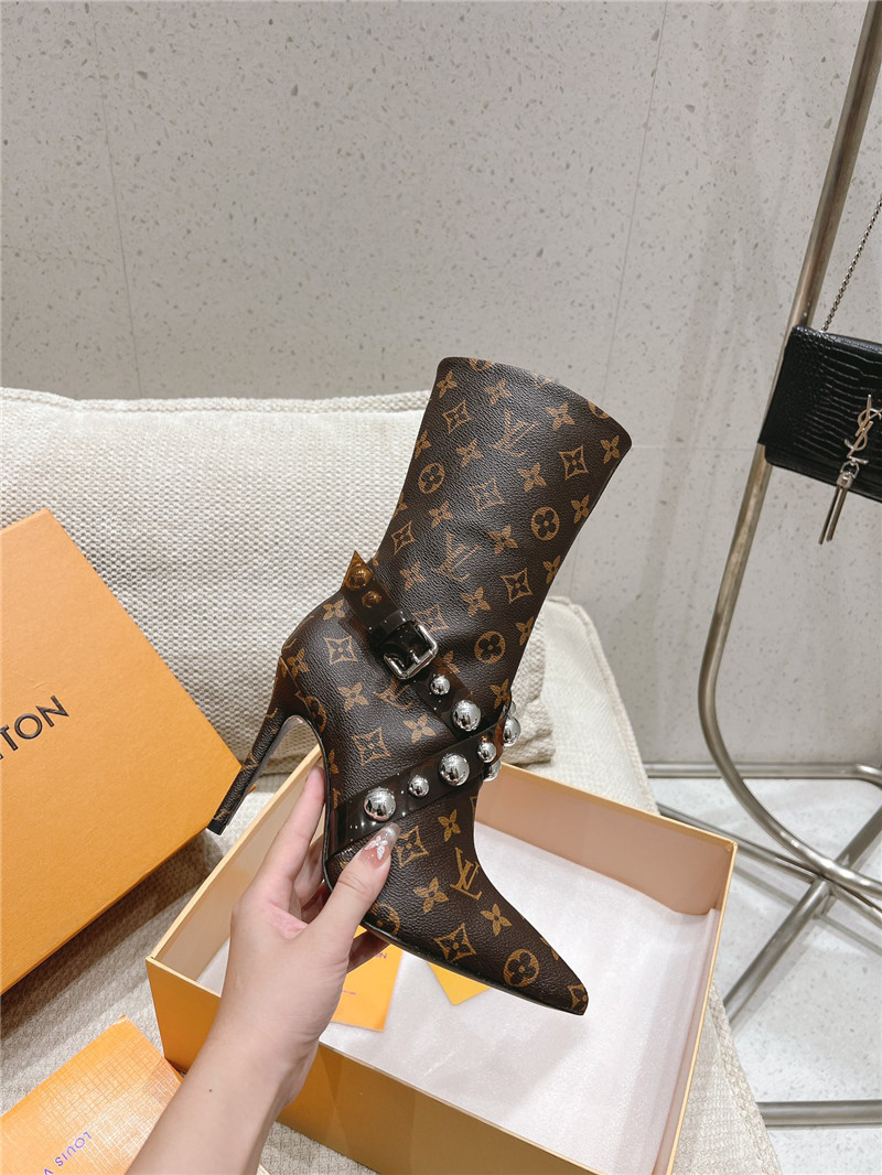 l0vis Vvtt0n leather monogram boots