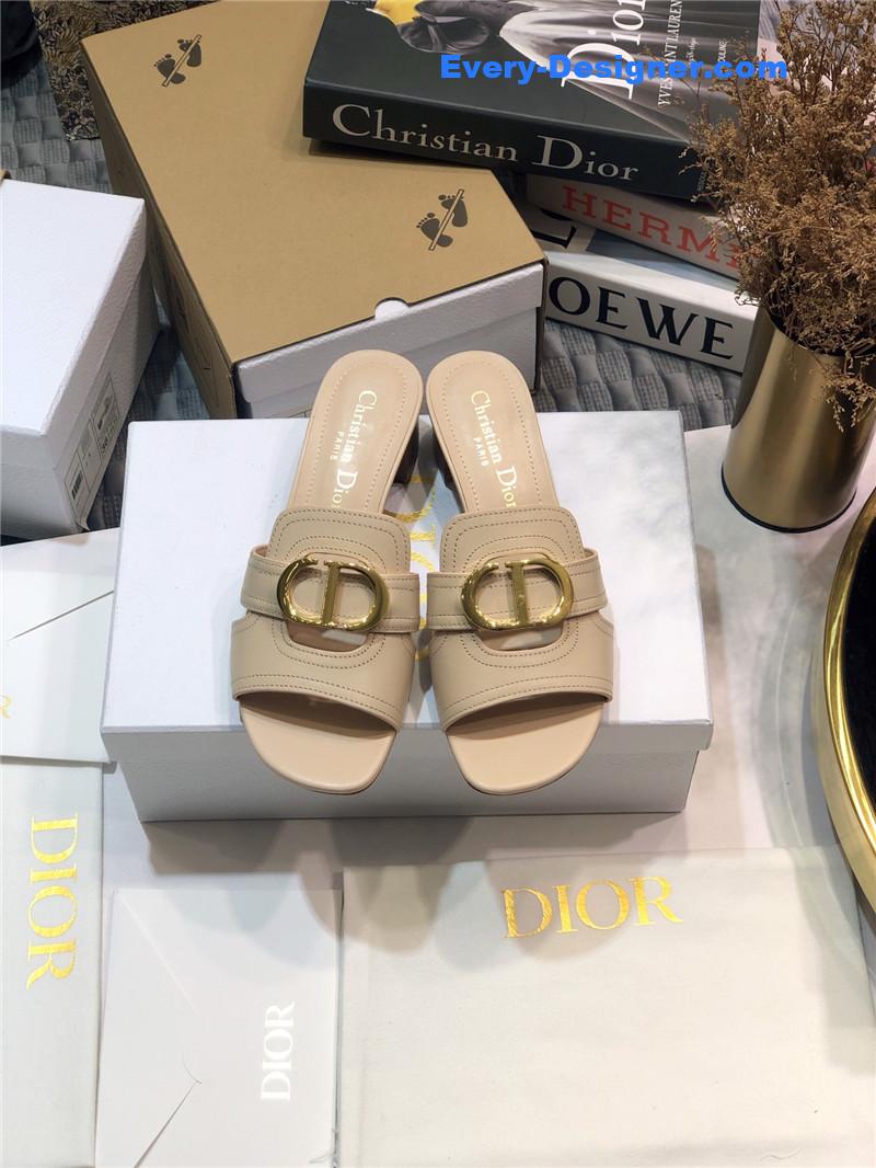 D10r cd letter metal logo flat hollow sandals