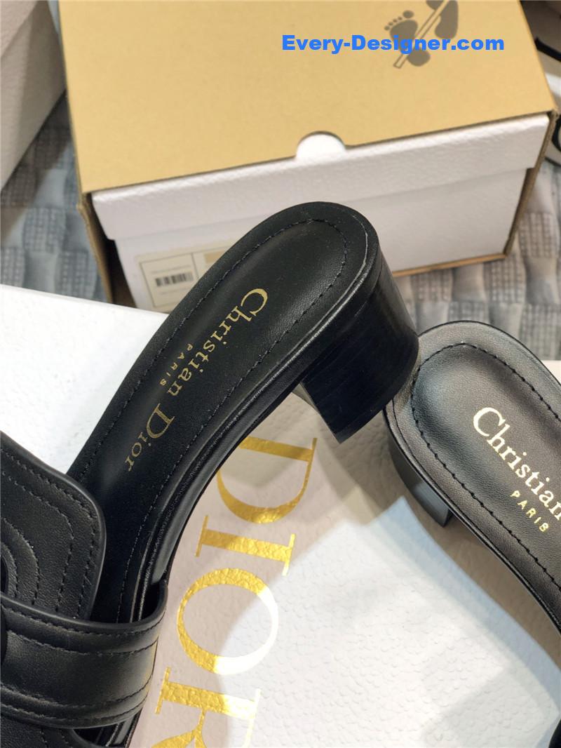 D10r cd letter metal logo flat hollow sandals