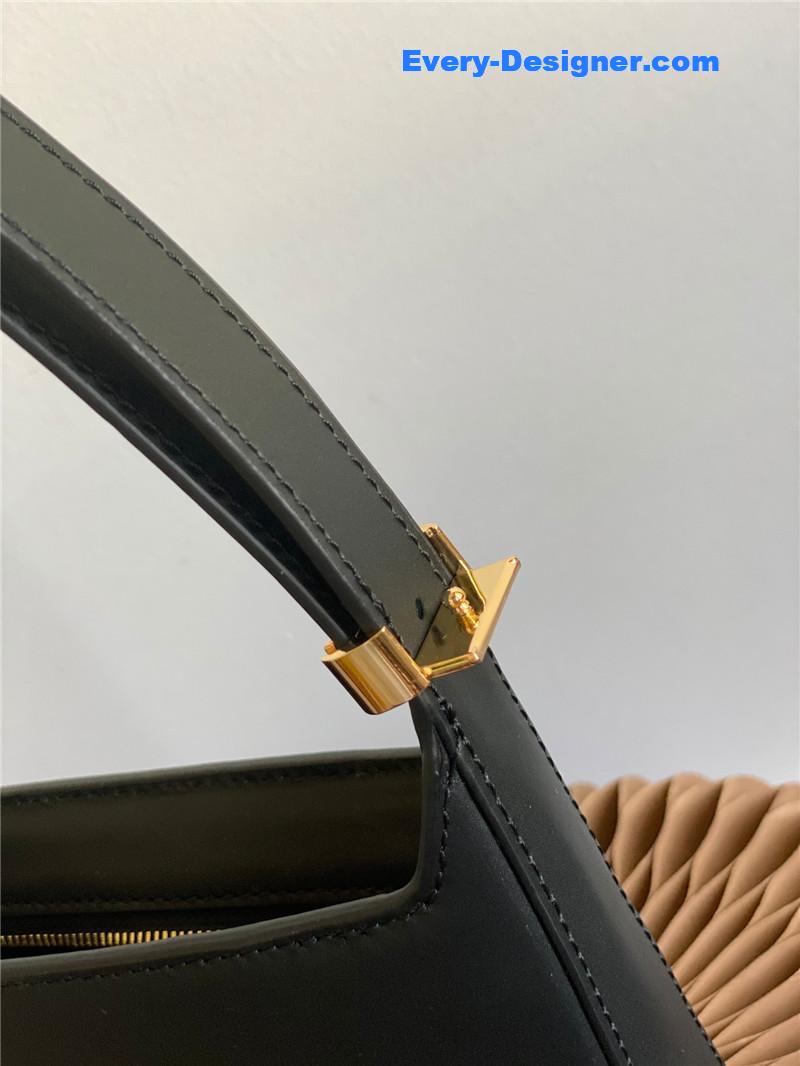 Bv*b*rry hobo shoulder bag