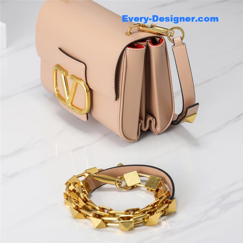 Va1e*ntin0 garavani stud sign shoulder bag
