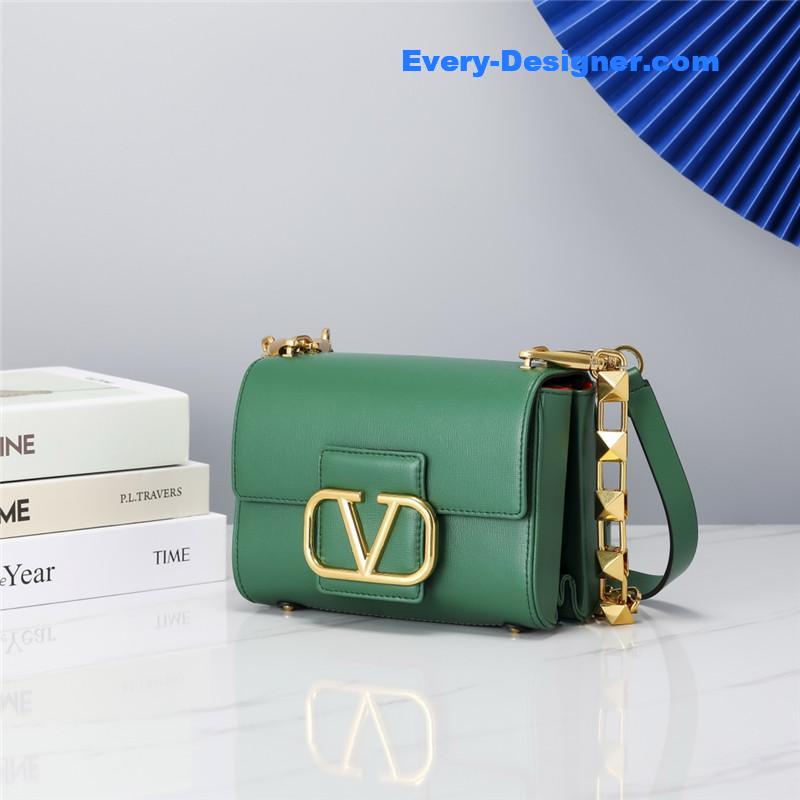 Va1e*ntin0 garavani stud sign shoulder bag