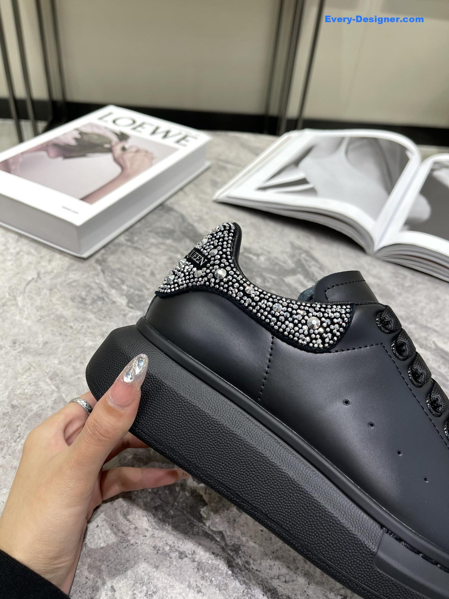 a1exa*der Mcqv*en couple sneakers