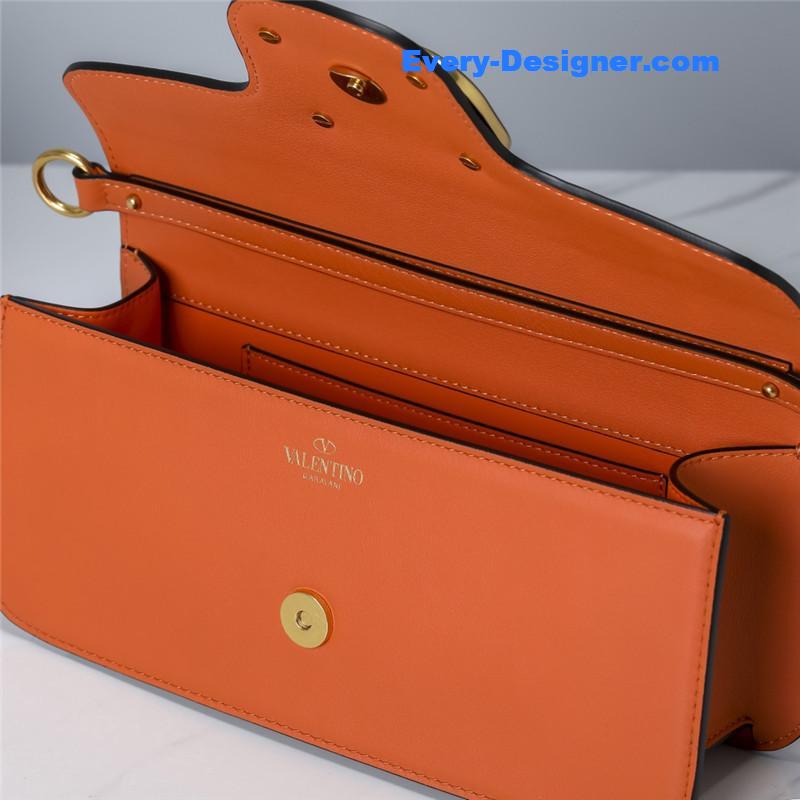 Va1e*ntin0 vlogo signature calfskin shoulder bag