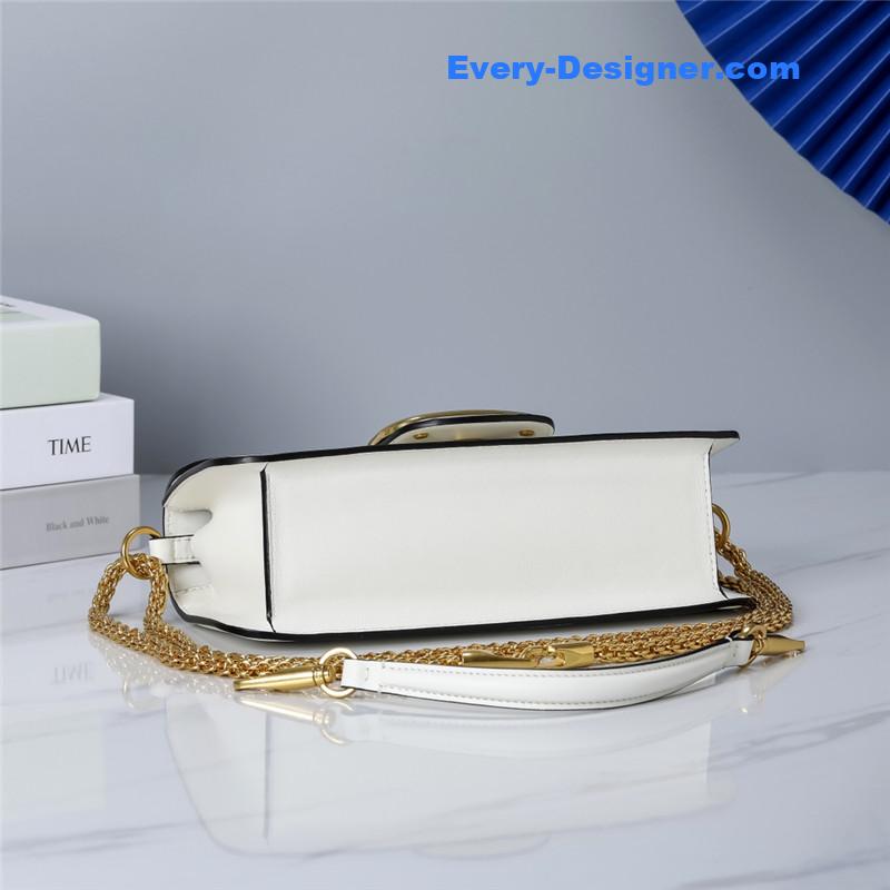 Va1e*ntin0 vlogo signature calfskin shoulder bag