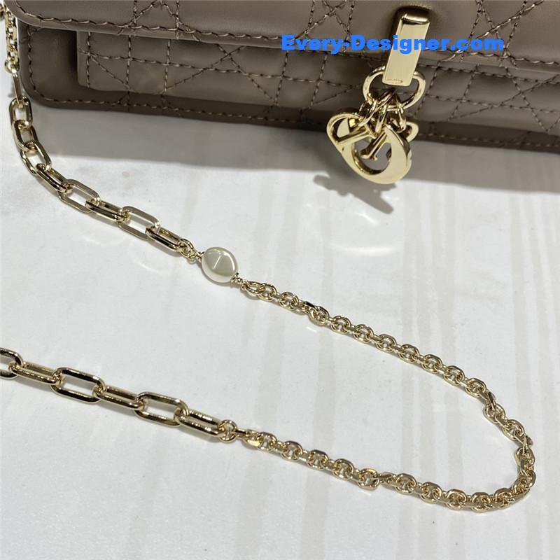 lady D10r clutch