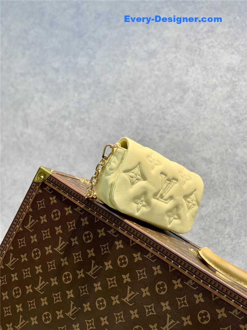 l0vis Vvtt0n lv bubblegram wallet on strap bag