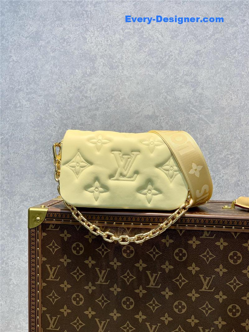 l0vis Vvtt0n lv bubblegram wallet on strap bag