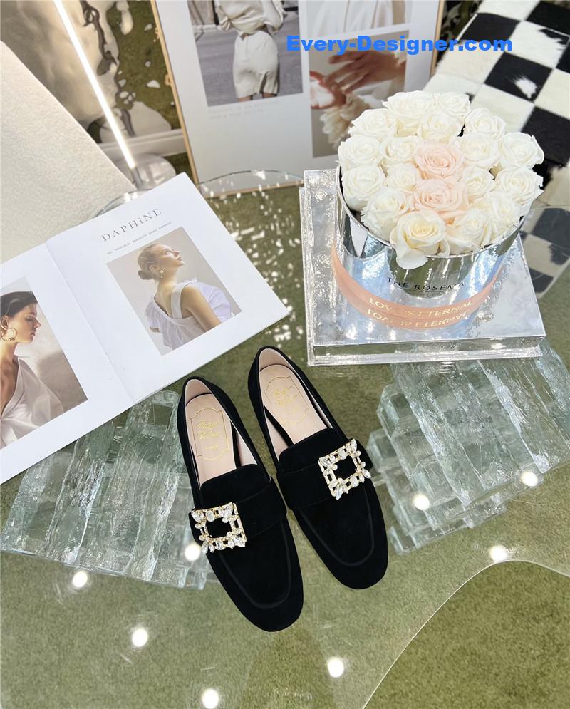 roger u1u1er d1am0nd buckle loafers