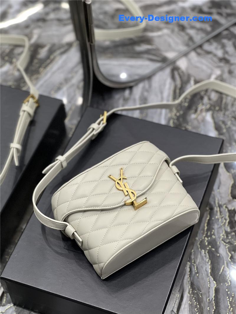 Y51 june box bag