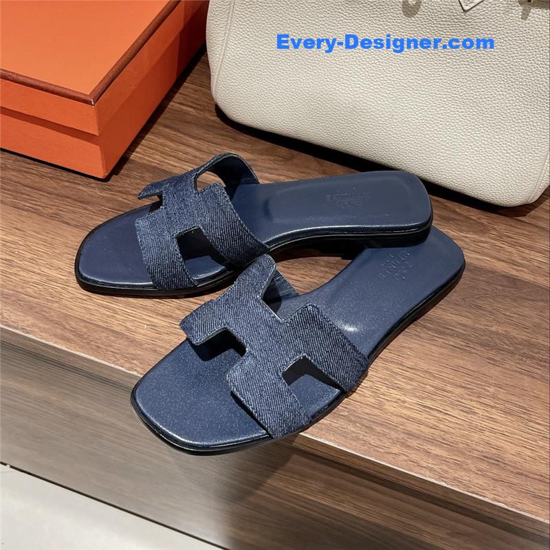 H**me5 h buckle slippers