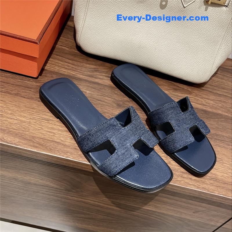 H**me5 h buckle slippers