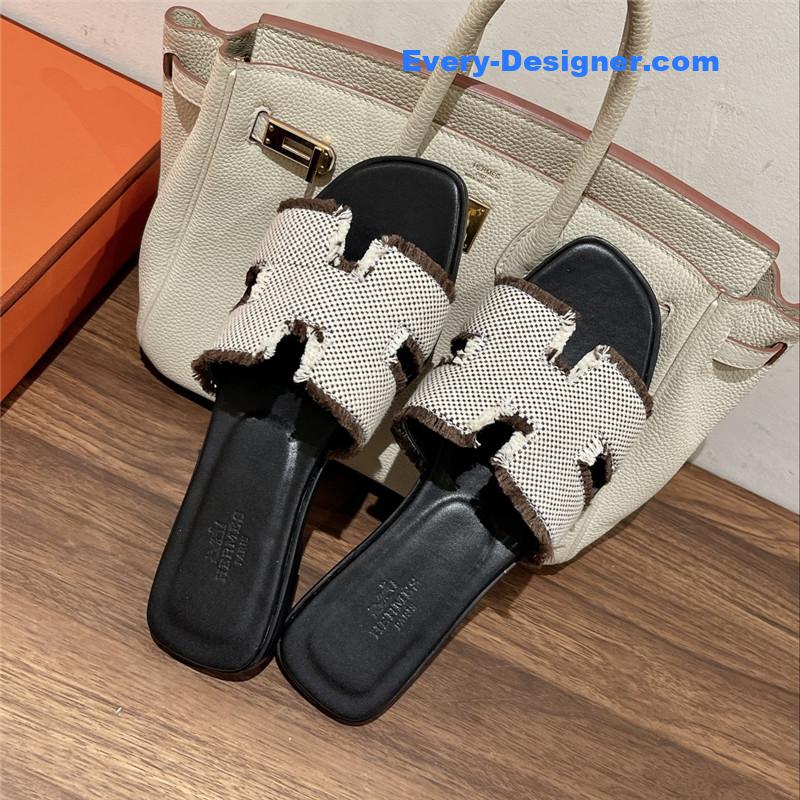 H**me5 h buckle slippers