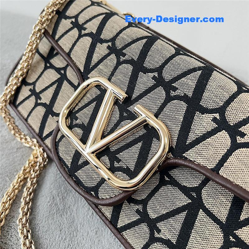 Va1e*ntin0 v logo mini loc¨° bag in calfskin
