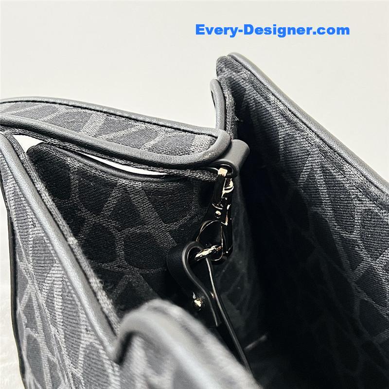 Va1e*ntin0 v logo print tote bag