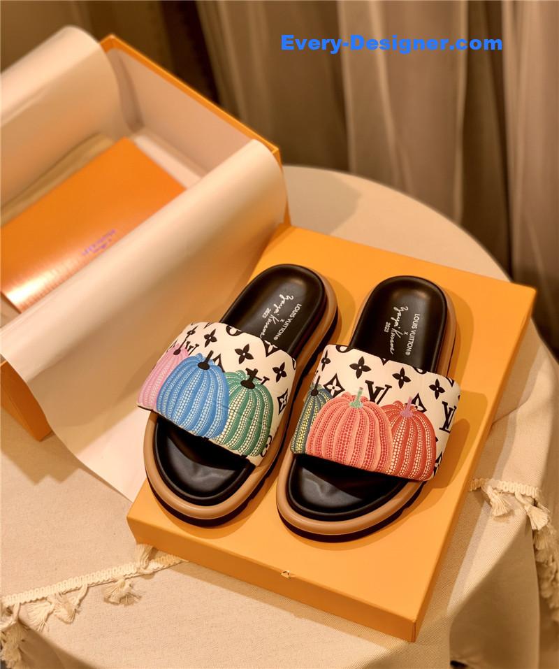 l0vis Vvtt0n lv couple slippers