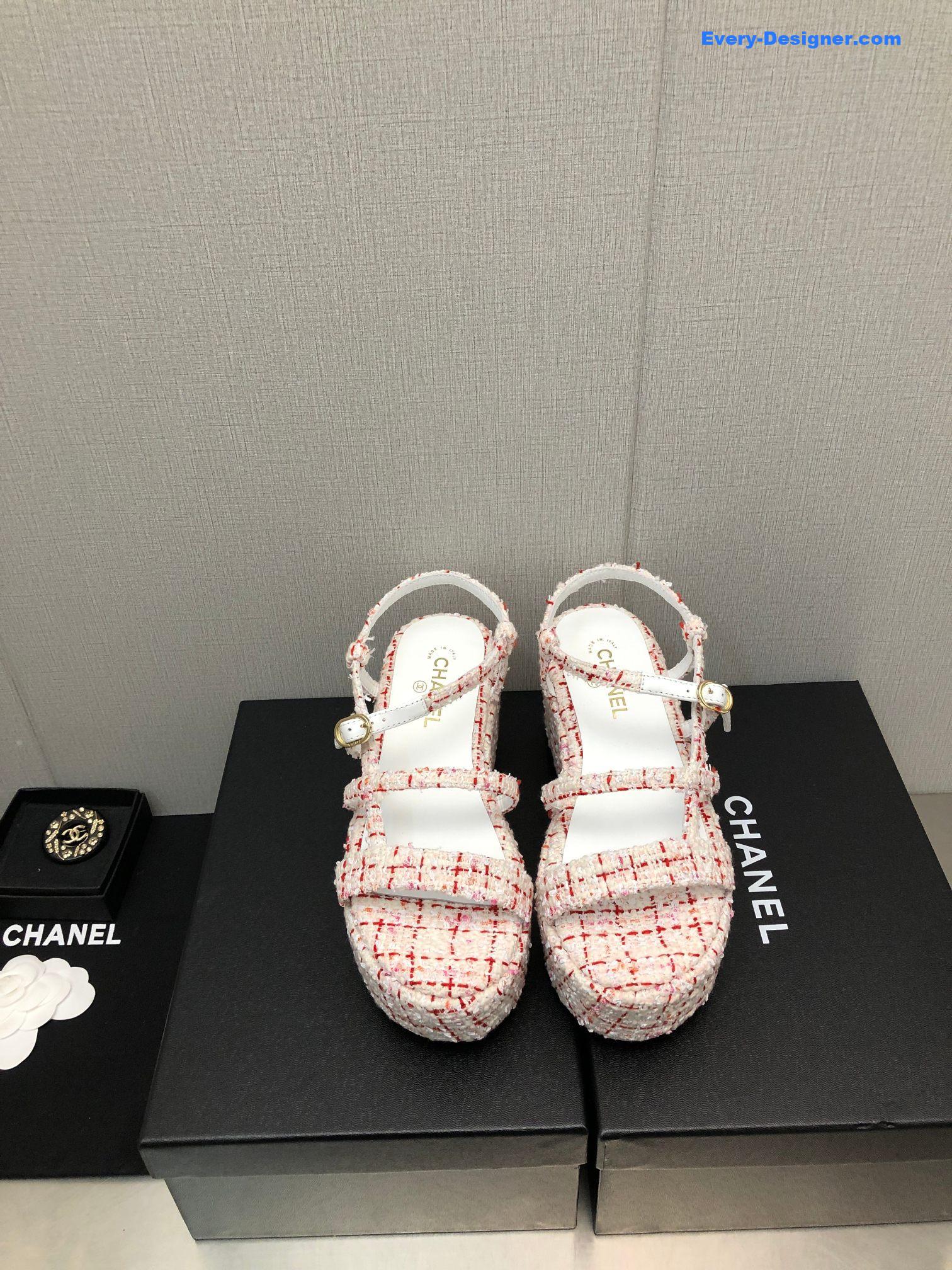CC back metal logo sandals