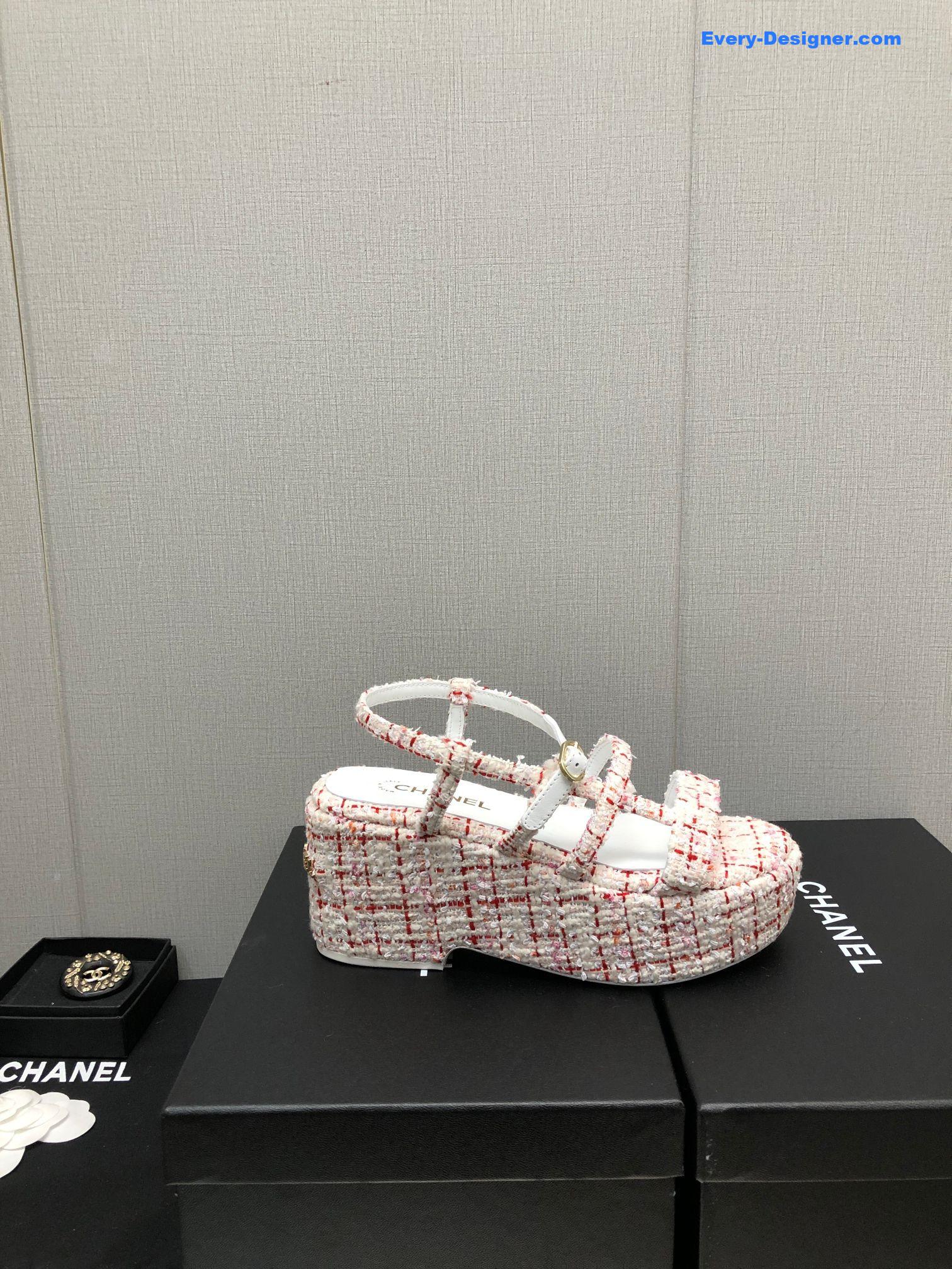 CC back metal logo sandals