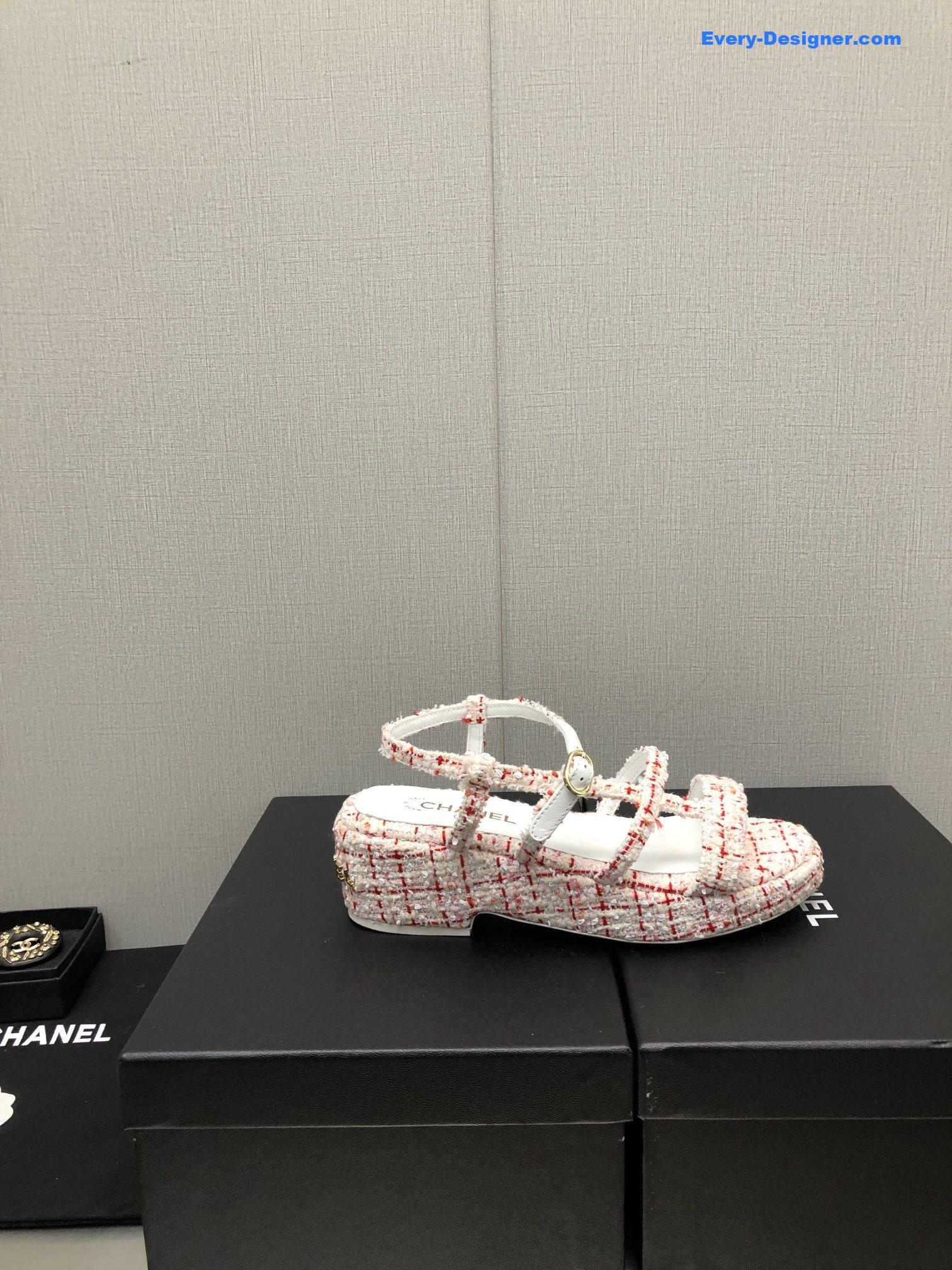 CC back metal logo sandals