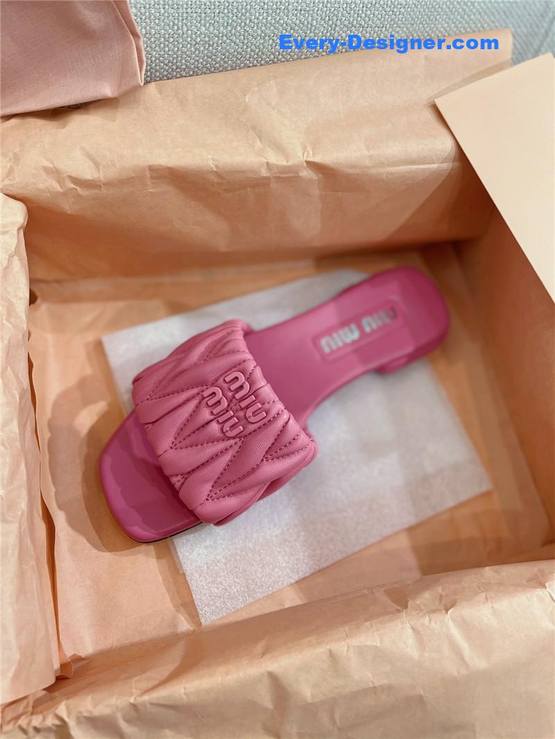 M1um1u slipper sandals in crinkled nappa