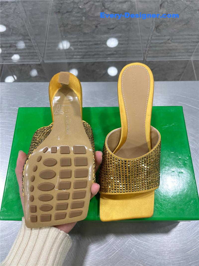 b0tt*ga ven*ta new square D1am0nd slippers