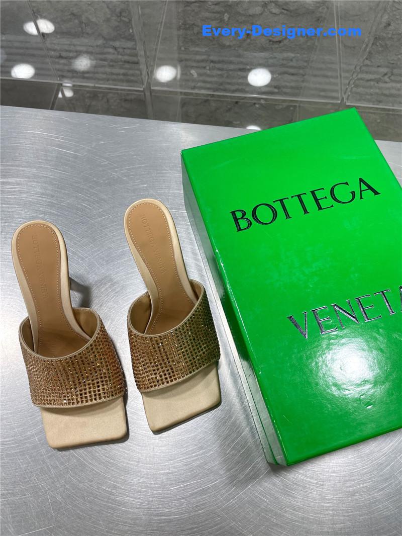 b0tt*ga ven*ta new square D1am0nd slippers