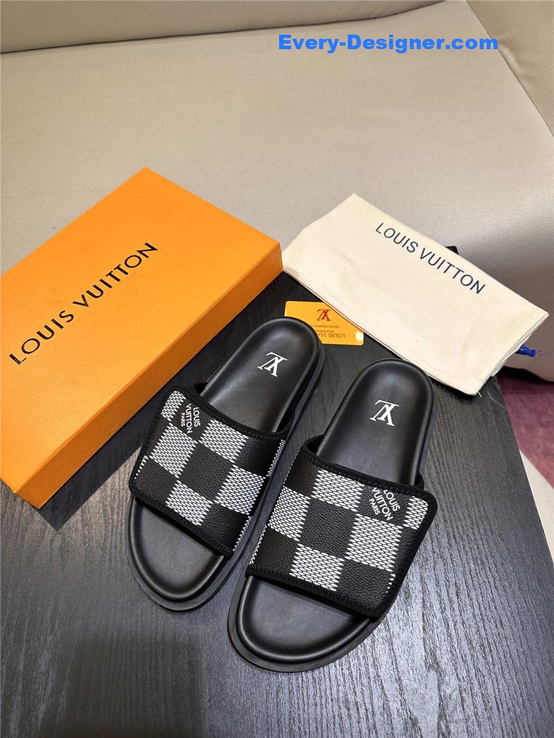 l0vis Vvtt0n lv sandals