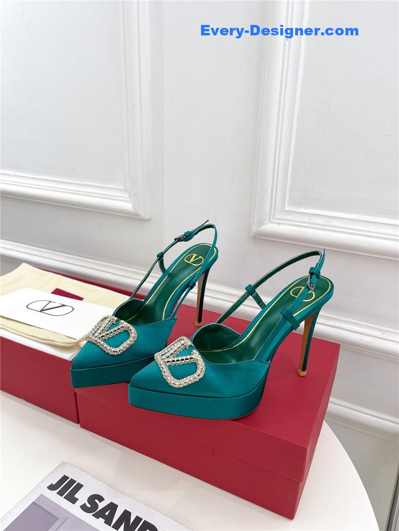 Va1e*ntin0 v buckle platform pumps