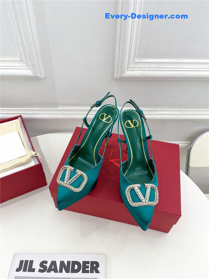 Va1e*ntin0 v buckle platform pumps