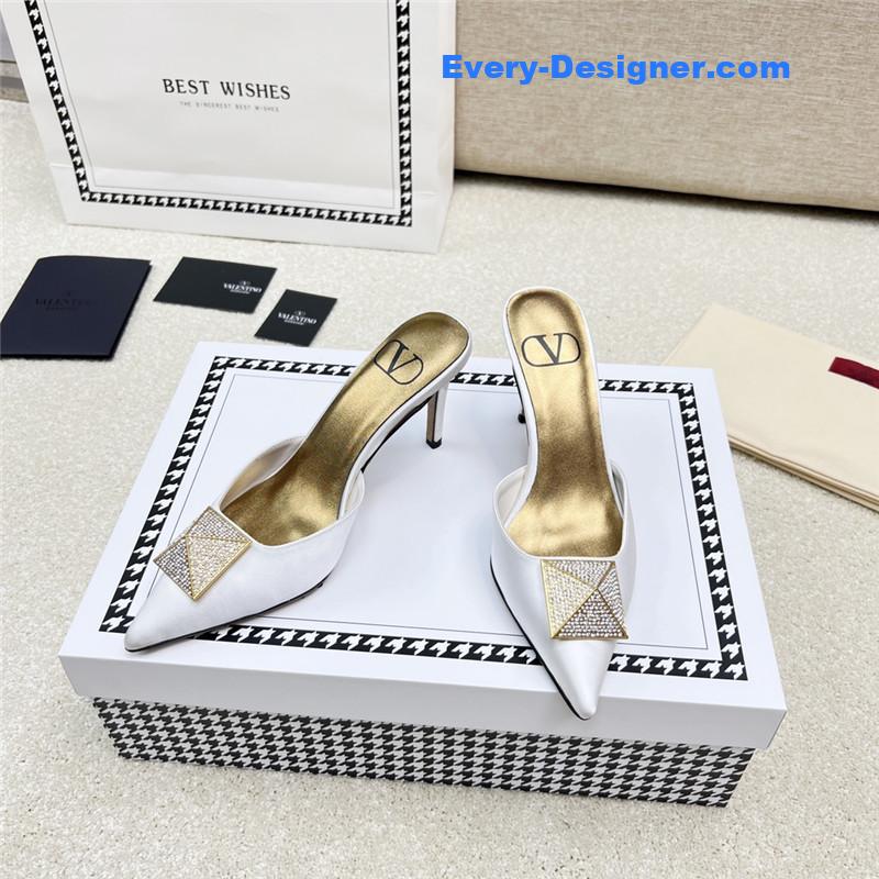 Va1e*ntin0 latest v logo buckle back air slippers